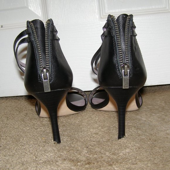 LIKE NEW Charles David 8.5 Leather Kitten Heels - Picture 7 of 10